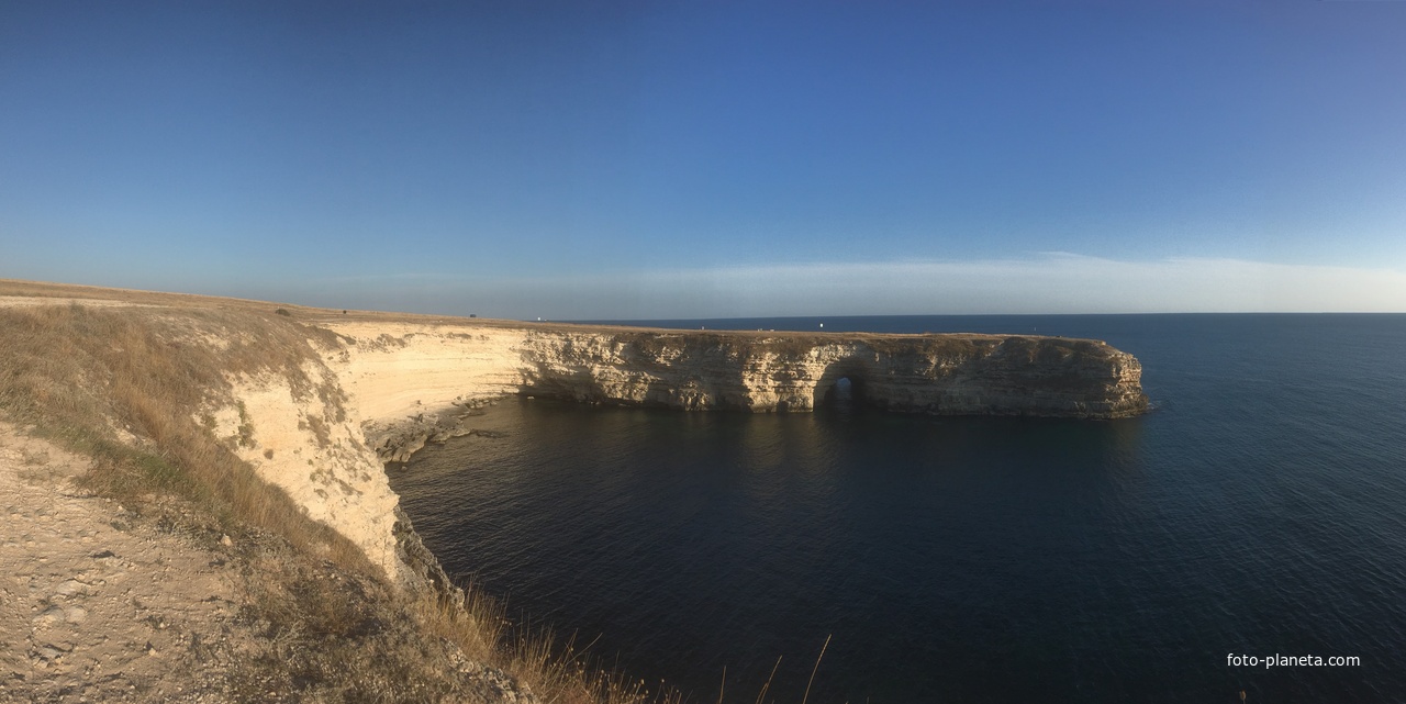 Тарханкутское побережье с мысом Малый Атлеш