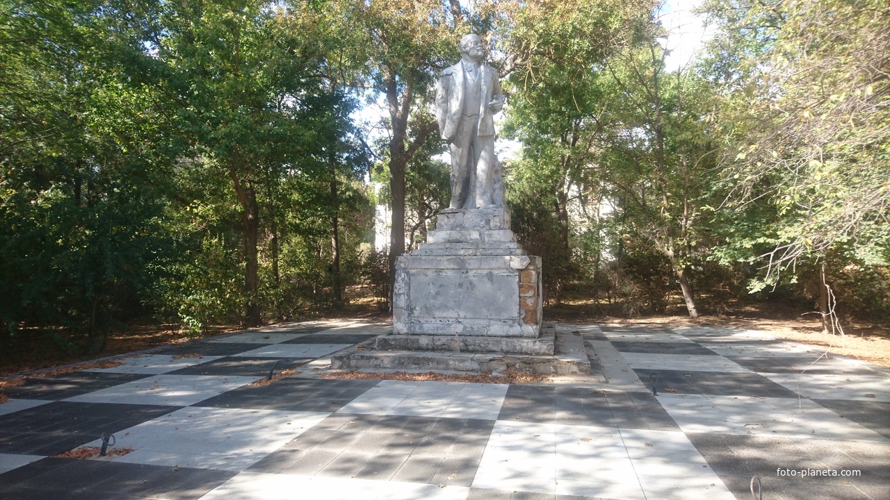 Памятник Ленину в Курортном парке