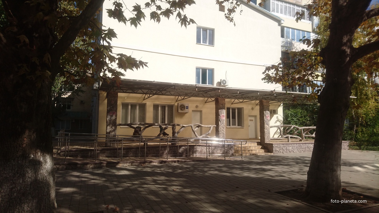 Курортная улица у Детской поликлиники