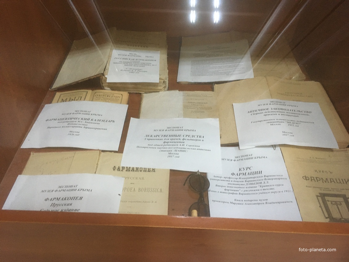 Аптека-музей «Старая морская аптека».  В здании конца XIX века весь быт сохранился в первозданном виде. Аптекарские весы, колбы, мензурки, травы, порошки и бутыли с целебными настойками, здесь есть всё, чтобы приготовить микстуру от любого недуга.