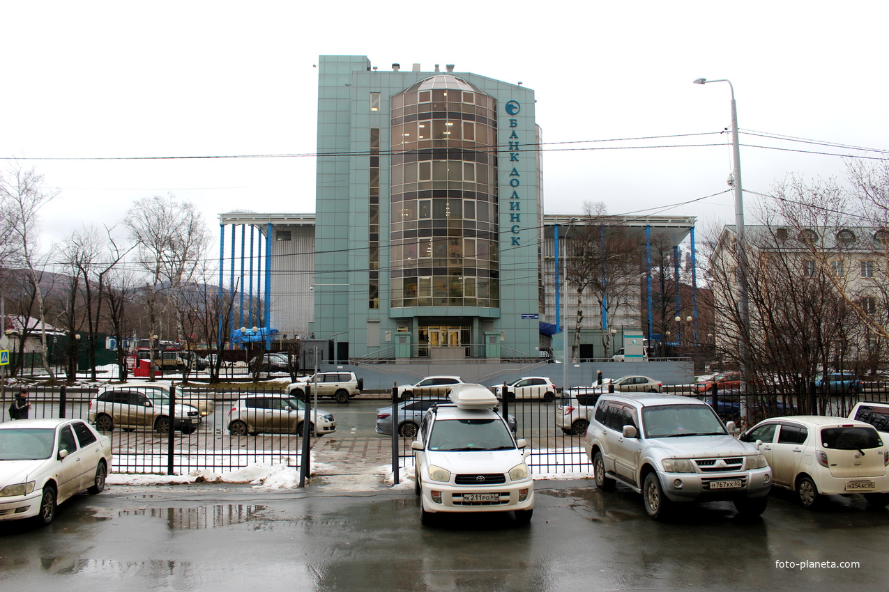 Здание банка &quot;Долинск&quot; на ул. Комсомольской.