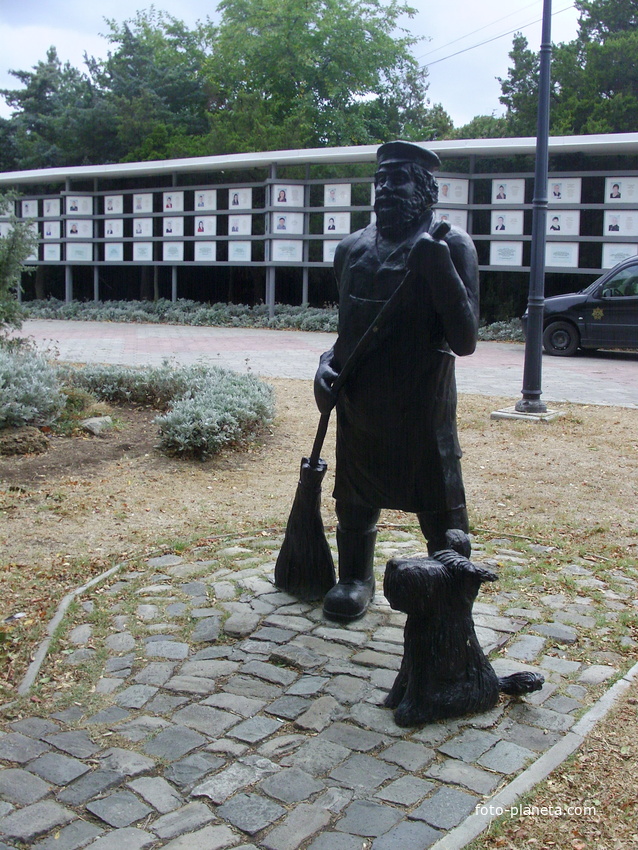 Скульптура &quot;Дворник Степаныч&quot; на улице Гоголя