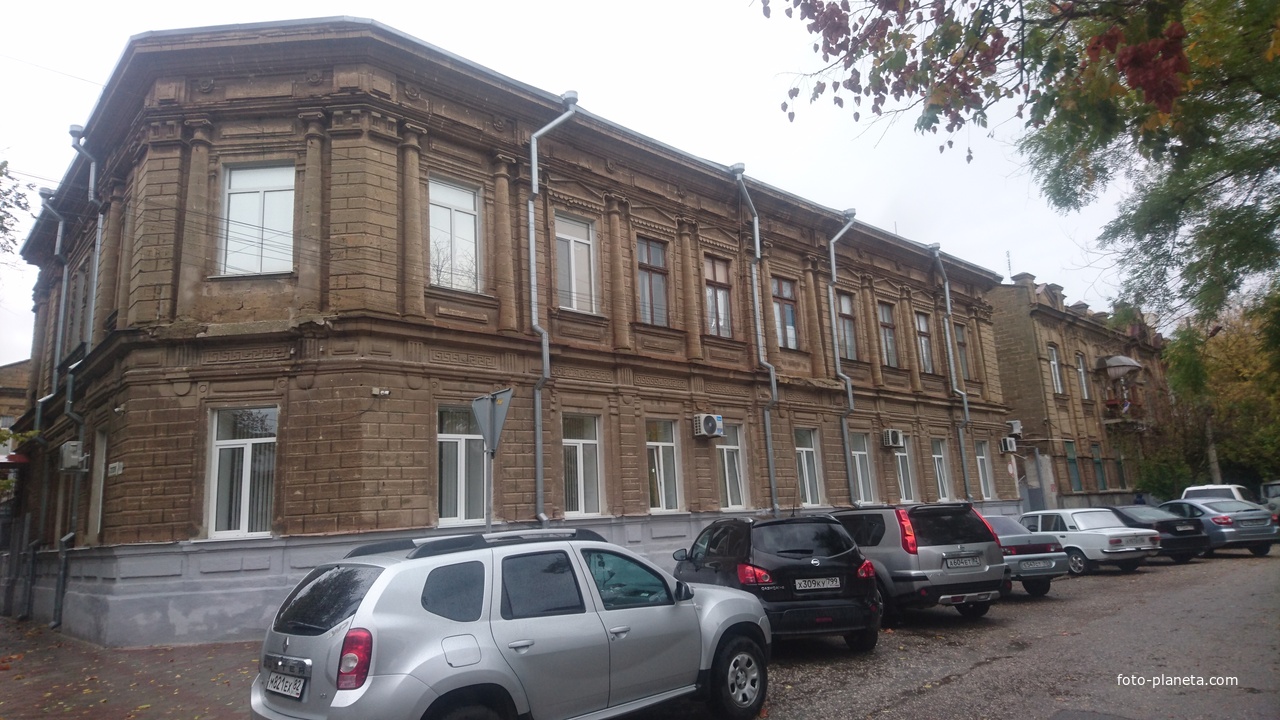 Здание бывшей гимназии Рущинской постройки 1910г. по ул Гоголя д.16