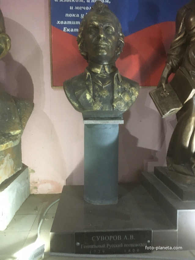 Музей мировой скульптуры, великих людей России, великих людей планеты в Шелковичном сквере. Голенищев-Кутузов М.И.