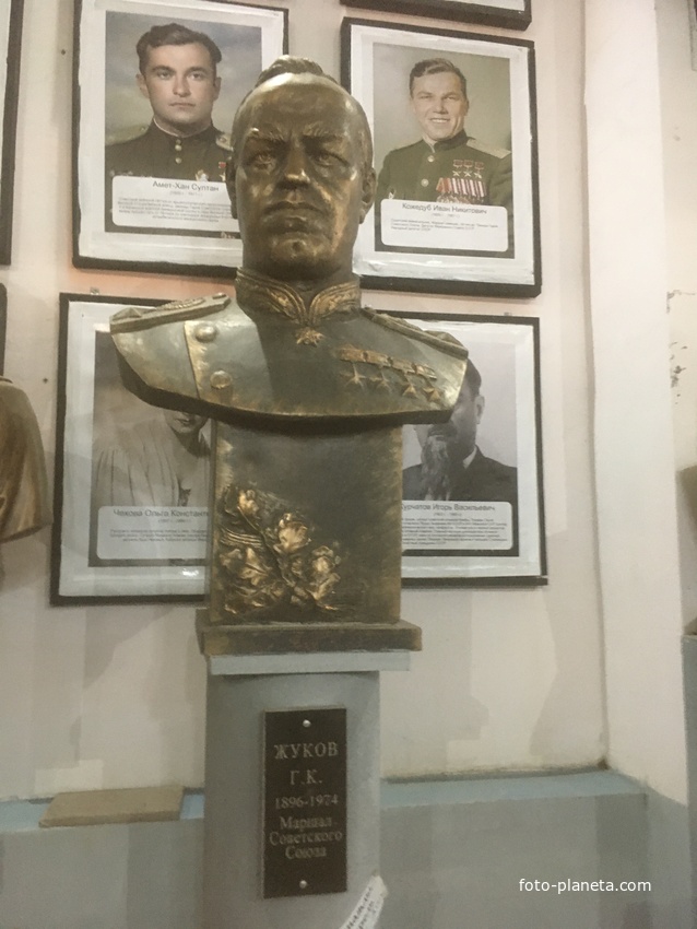 Музей мировой скульптуры, великих людей России, великих людей планеты в Шелковичном сквере. Жуков Г.К.
