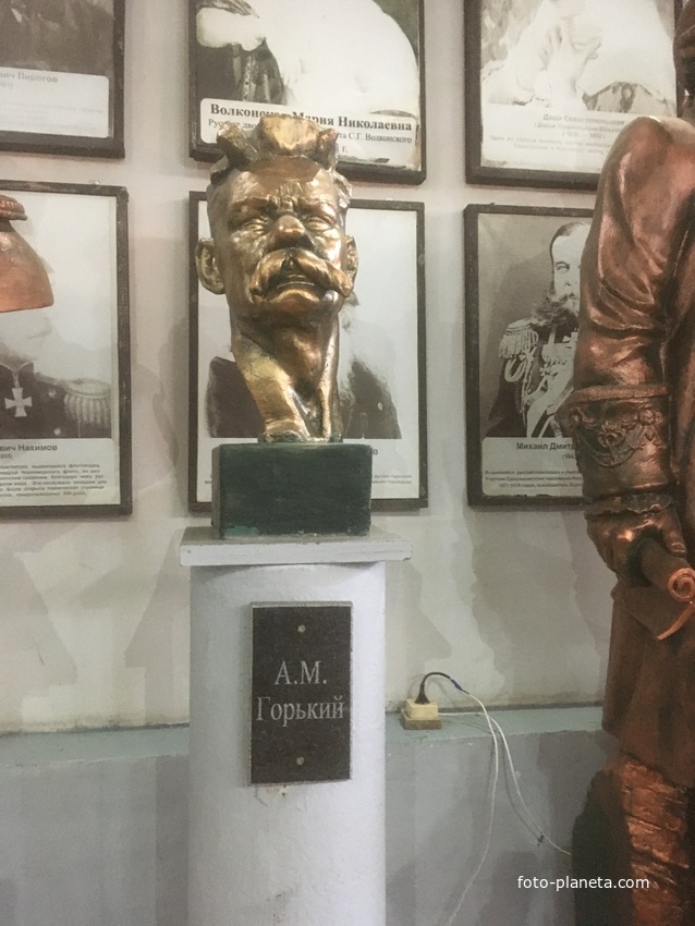 Музей мировой скульптуры, великих людей России, великих людей планеты в Шелковичном сквере. Горький А.М.