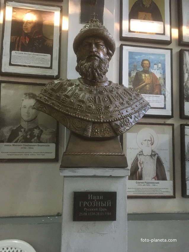 Музей мировой скульптуры, великих людей России, великих людей планеты в Шелковичном сквере. Иван Грозный