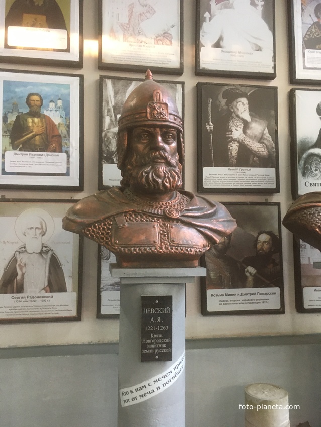 Музей мировой скульптуры, великих людей России, великих людей планеты в Шелковичном сквере. Александр Невский