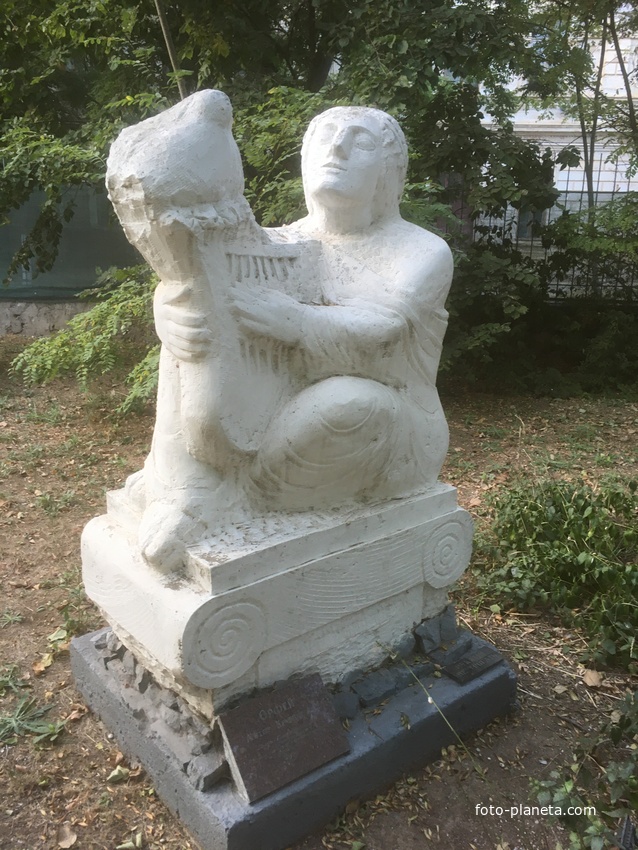 Музей мировой скульптуры, великих людей России, великих людей планеты в Шелковичном сквере. Орфей