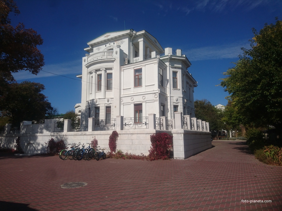 Бывшая дача генерала Н.А. Терентьева на территории санаторий &quot;Золотой берег&quot;