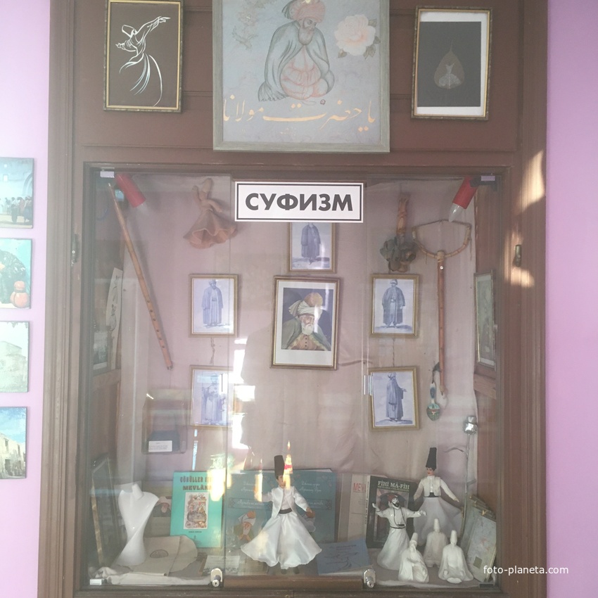 Текие́ де́рвишей— единственный в Крыму мусульманский монастырь (обитель) дервишей XV—XVI веков, объект культурного наследия народов России федерального значения. Этнографический музей