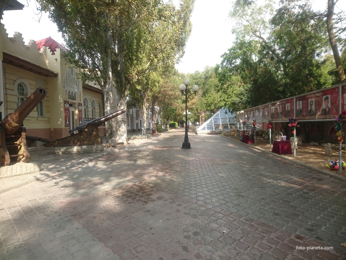 Дувановская улица около краеведческого музея (бывшая дача купца Ю.М. Гелеловича постройки 1912г.)
