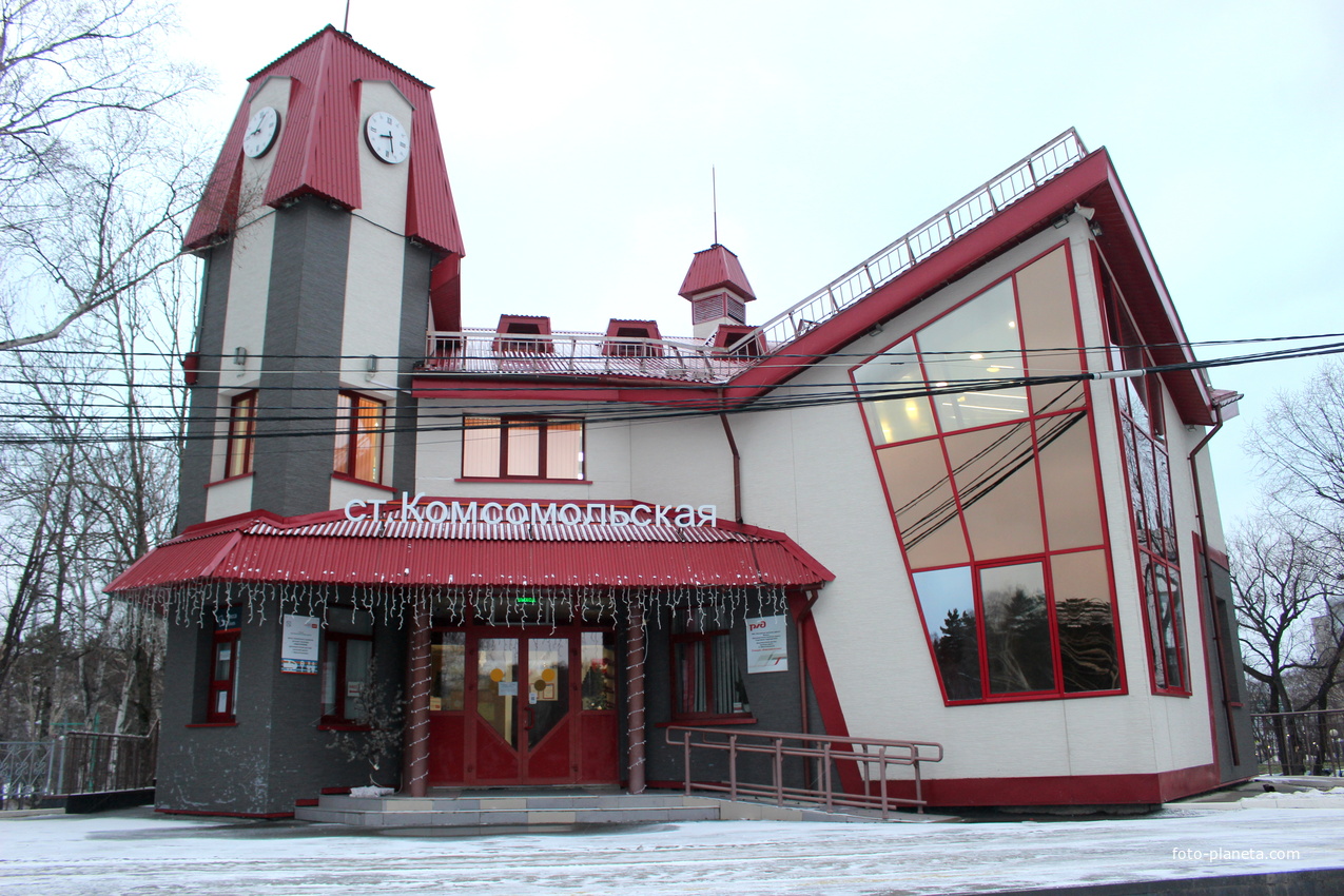 Вокзал станции Комсомольская детской железной дороги.