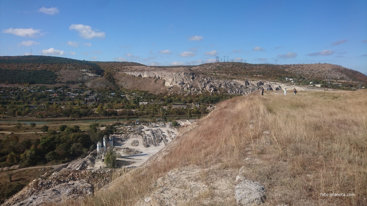 Вид с Монастырской скалы на пром. зону, на взорванные &quot;Шампаны&quot; вдоль Каменоломного оврага
