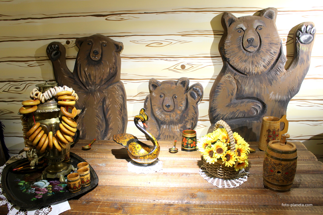 В Музее медведя на пр. Победы.