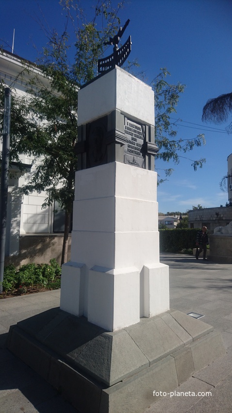 Памятник в честь столетия изобретения радио А. С. Поповым на Матросском (Мичманском) бульваре