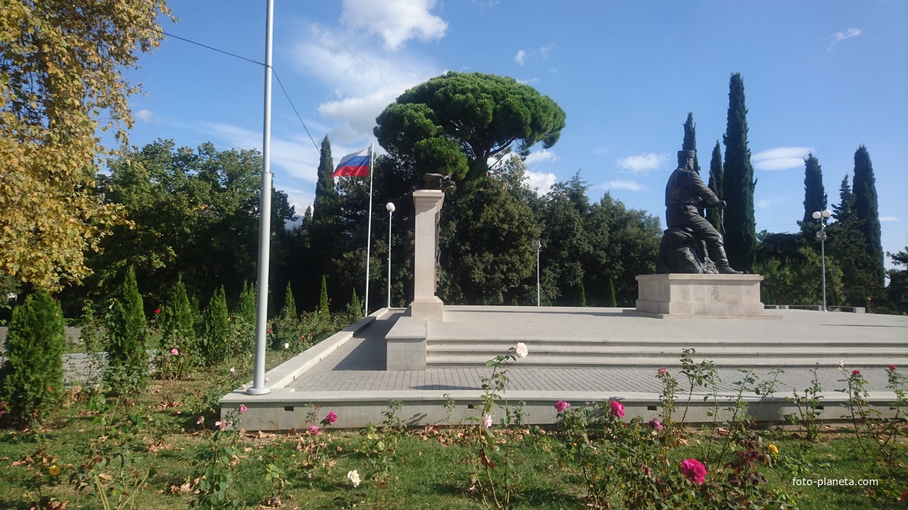 Памятник Александру III в парке Ливадийского дворца