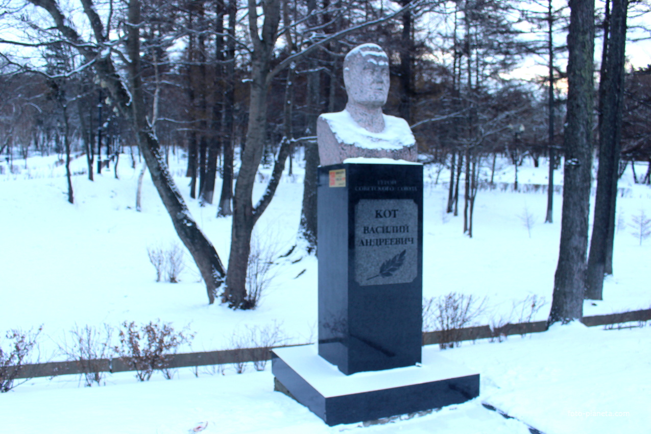 Аллея Героев Советского Союза на площади Славы.