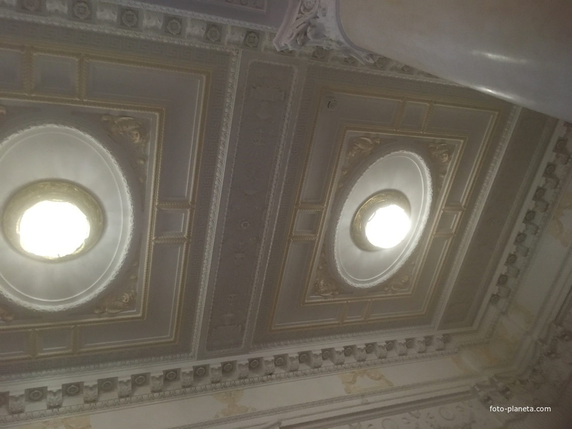 Ливадийский дворец. Парадный вестибюль