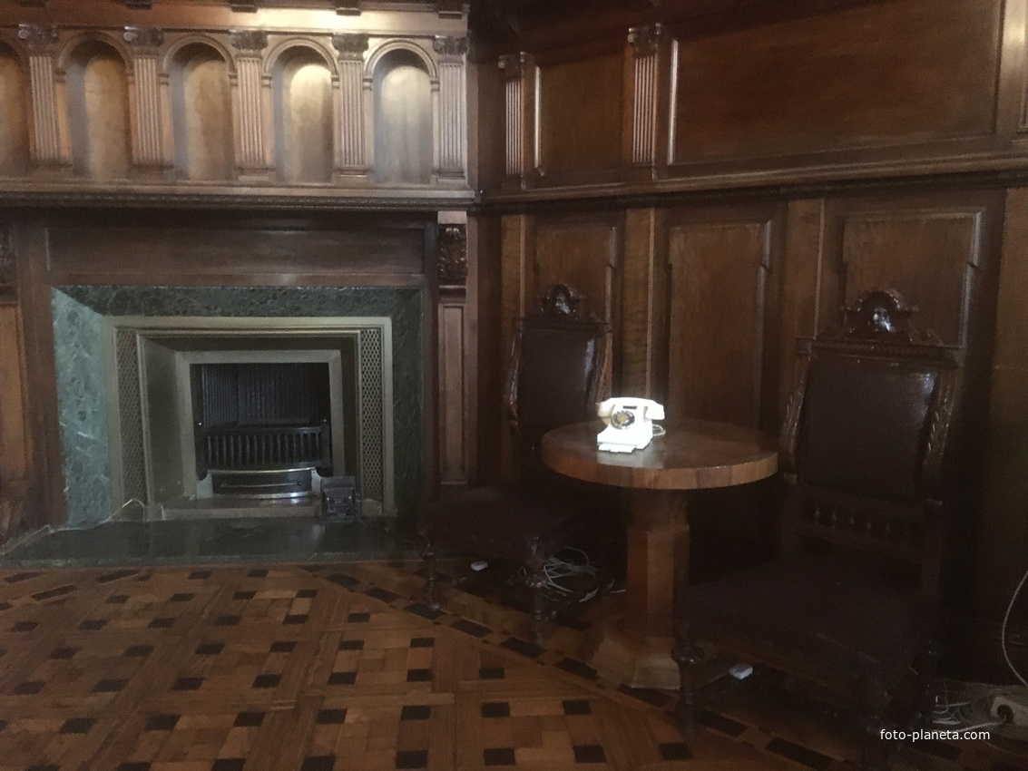 Ливадийский дворец. Бывшая парадная Ожидательная перед Приемным кабинетом императора.