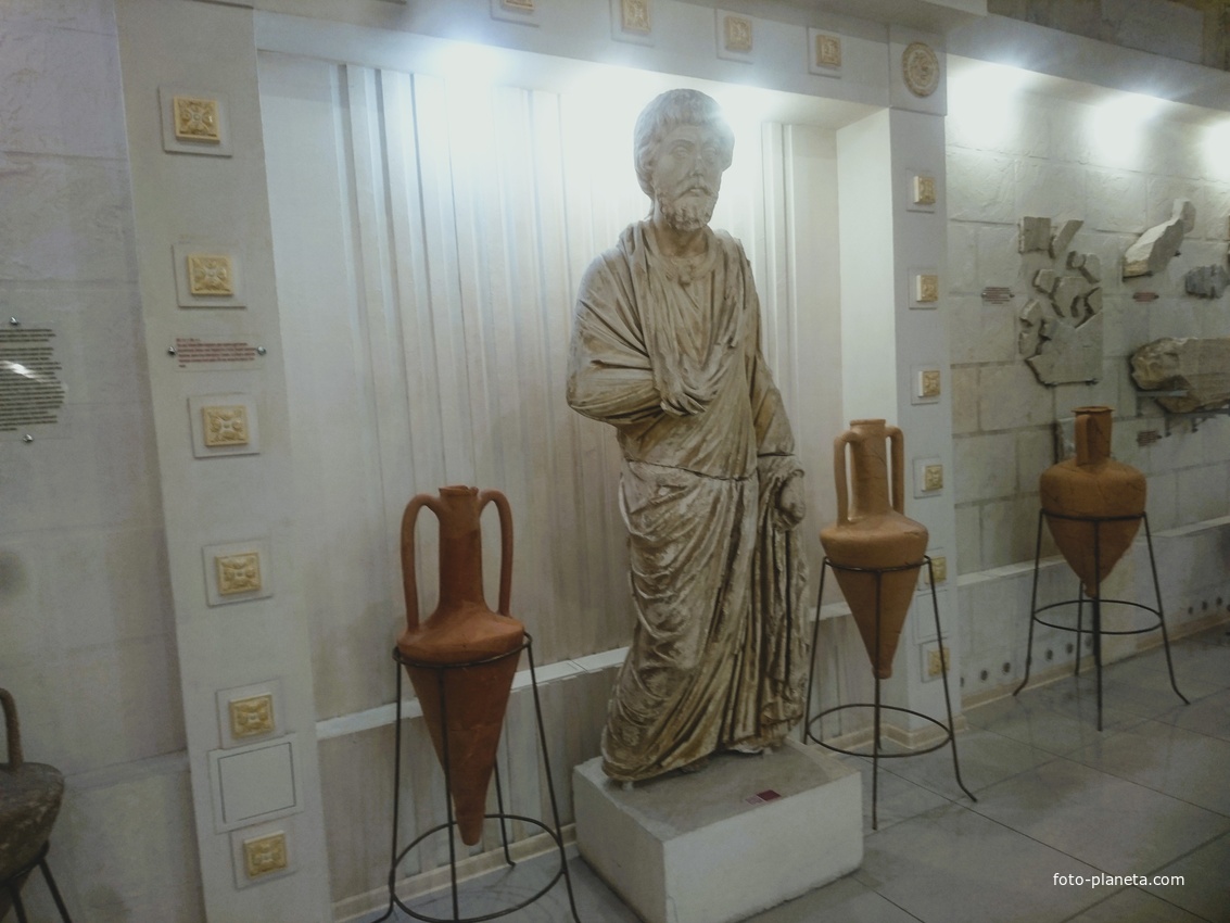 Археологический музей &quot;Горгиппия&quot;. Античный город Горгиппия.  Копия статуи Неокла - правителя Горгиппии