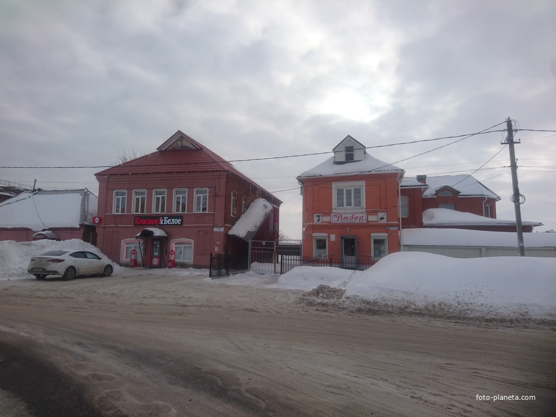 Магазины &quot;Красное&amp;Белое&quot; и &quot;Выбор&quot; на Центральной улице