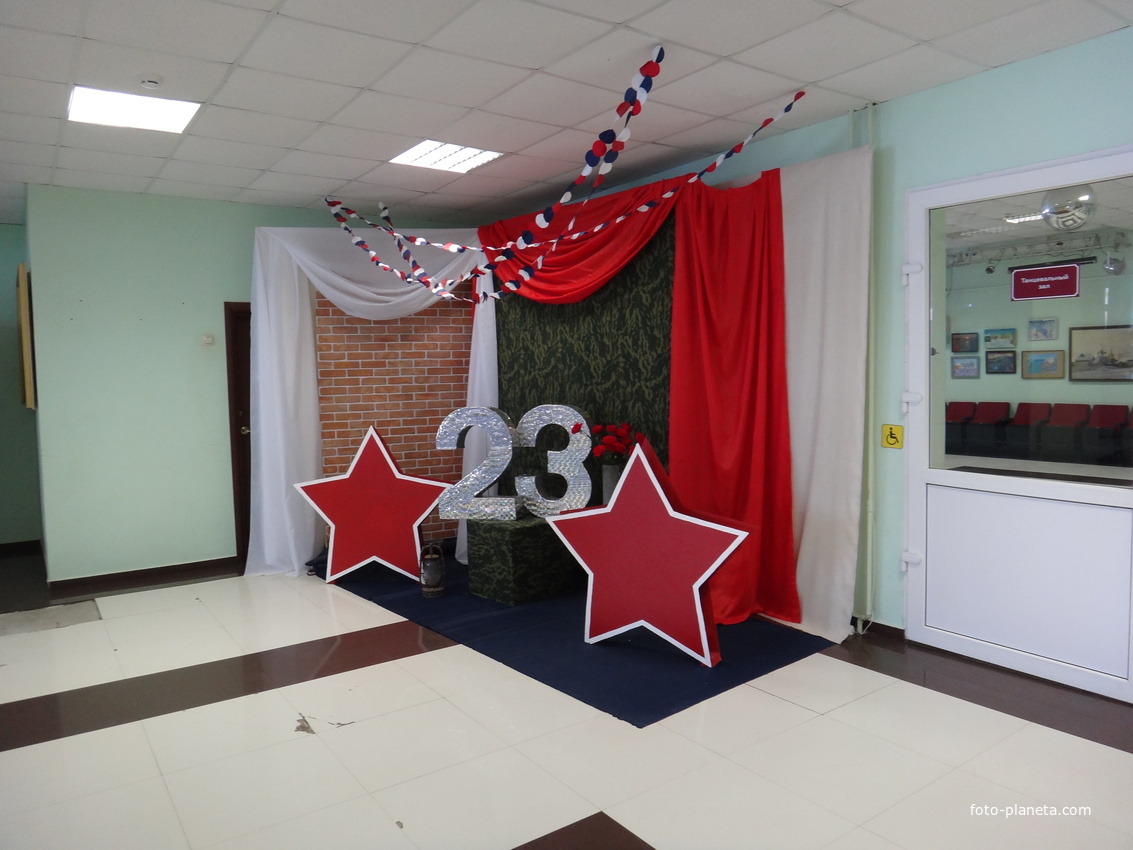 В вестибюле ДК &quot;Заречье&quot;