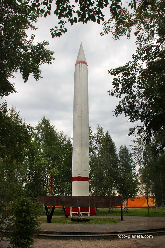- баллистическая ракета 8К51 (Р-5М)
