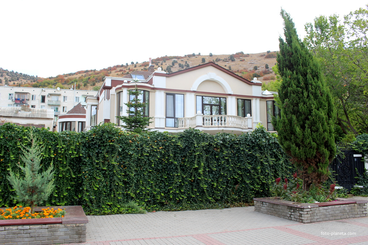 Набережная Назукина.