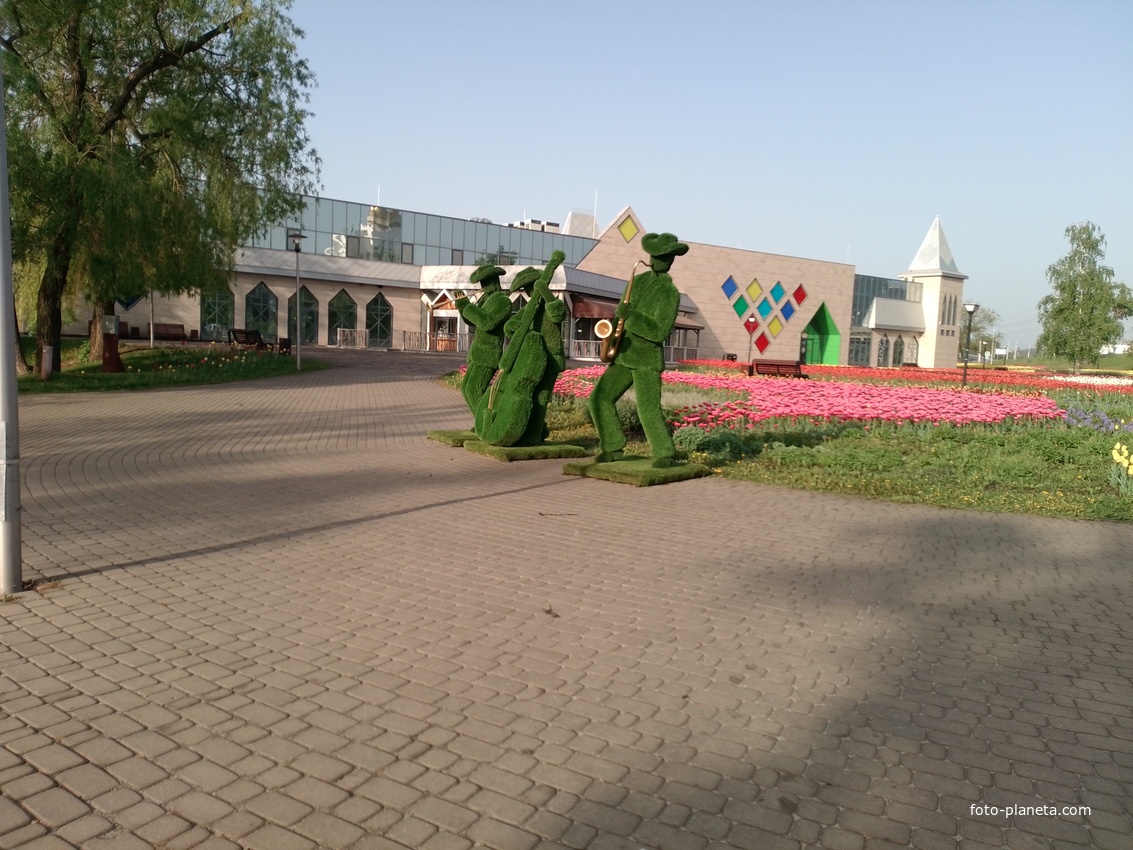 Скульптура музыканты