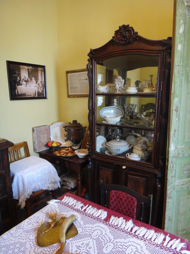 Экспозиция музея &quot;Рыбацкая слобода&quot;. Купеческая гостиная