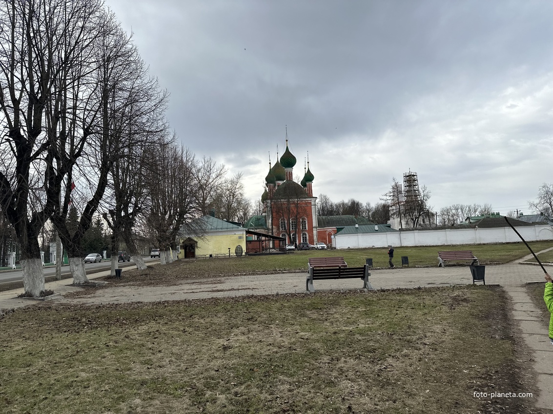 Красная площадь, вид на церковь Александра Невского