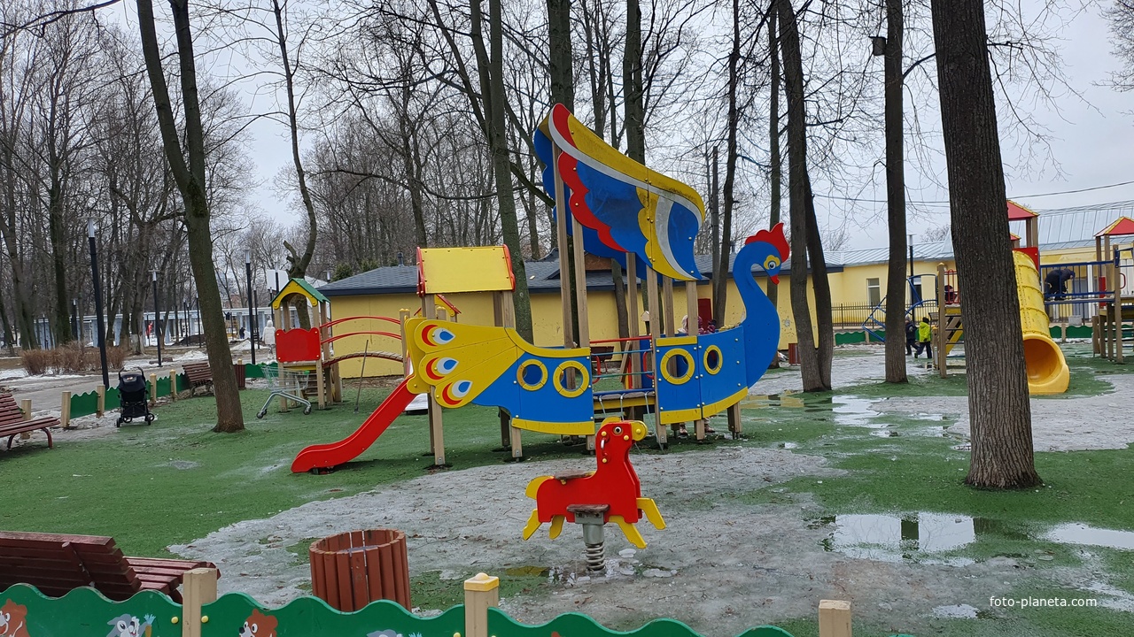 Детская площадка в парке города Подольск