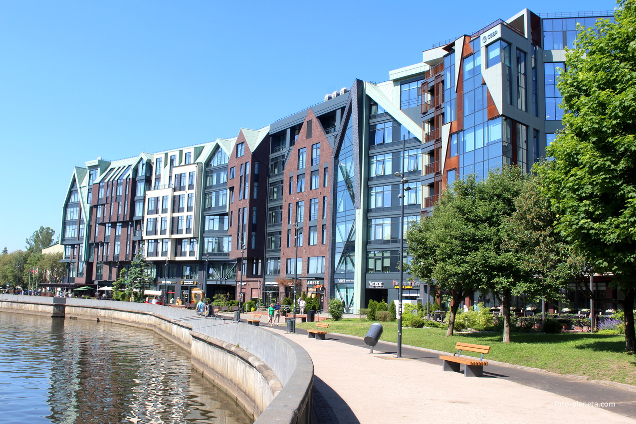 На набережной Преголи.