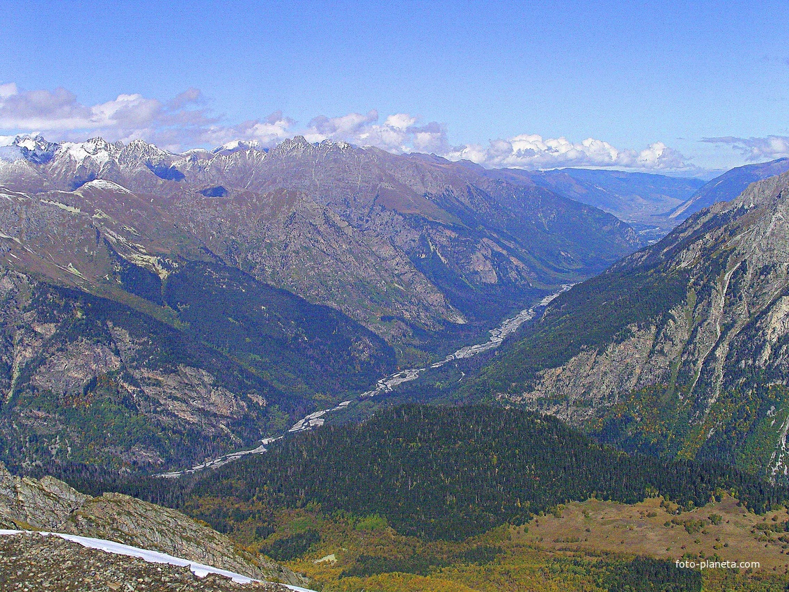 Домбай. Гоначхирское ущелье, слева - Тебердинское.
