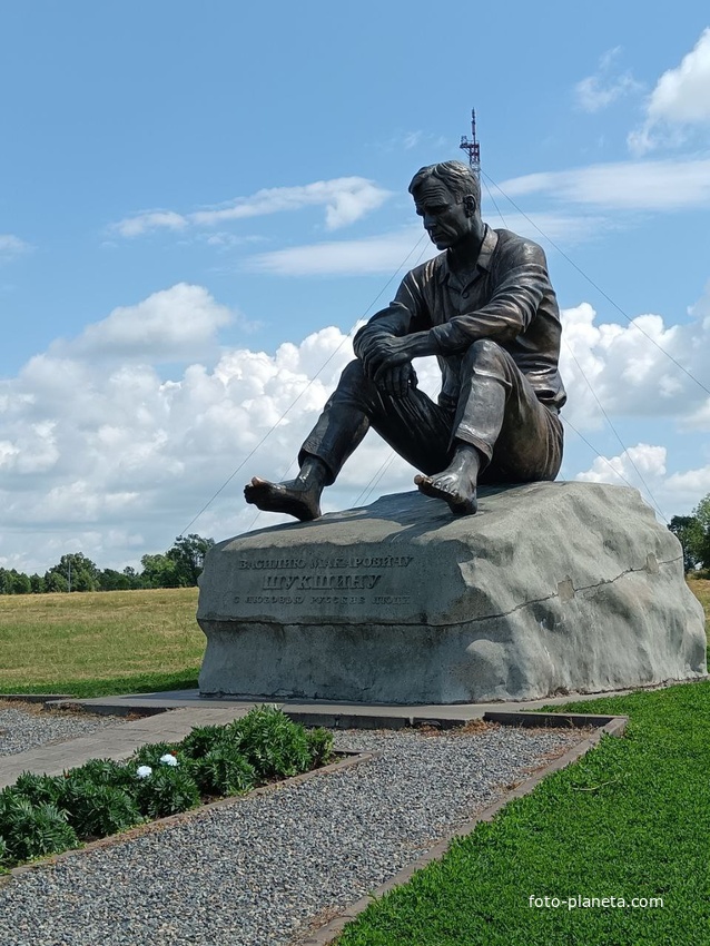 Памятник Василию Шукшину на горе Пикет