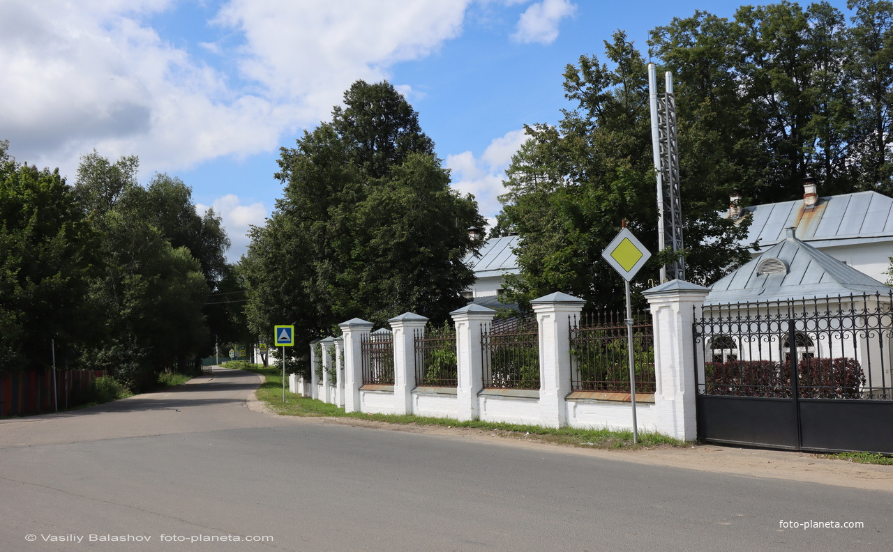 С. Махра,  Монастырская ул.