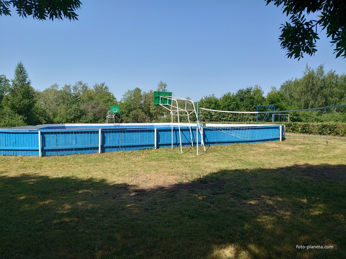 Спортивная площадка    Лобаски Атяшевский район