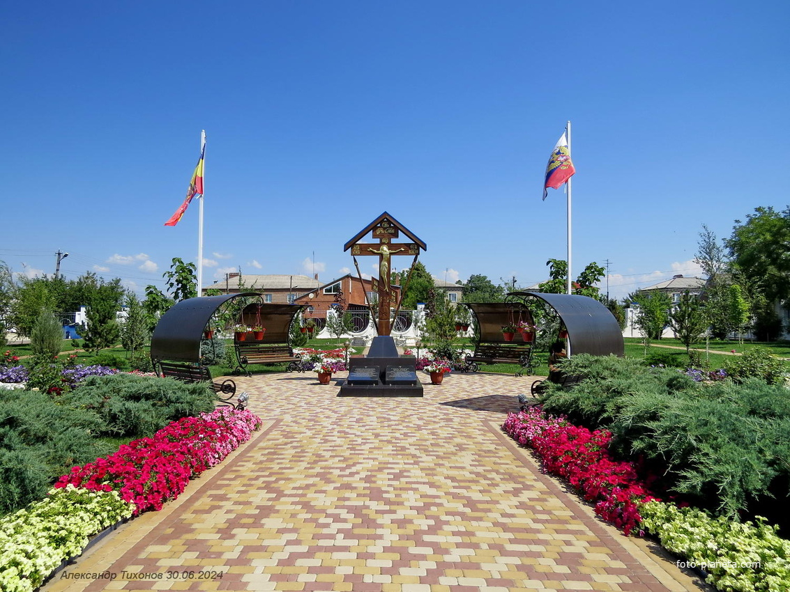 Сквер на территории Казанской церкви