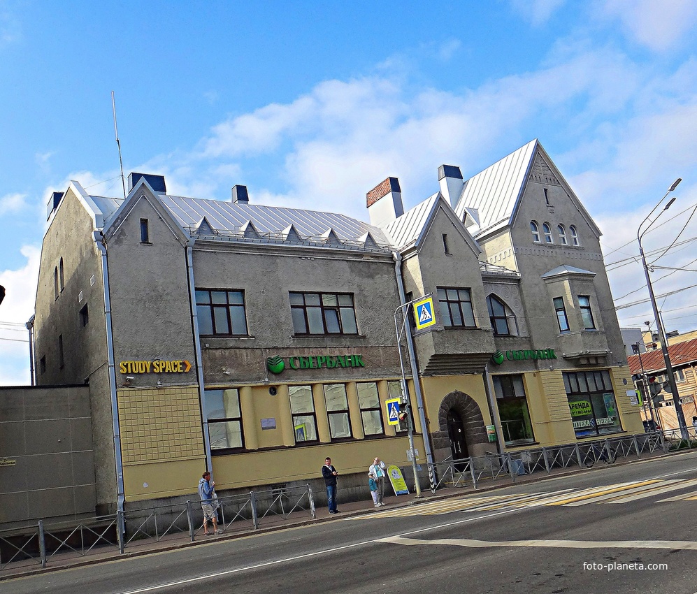 Дом Леандера в Сортавале был построен в 1905 году по проекту малоизвестного тогда архитектора Элиэля Сааринена в стиле финского национального романтизма.