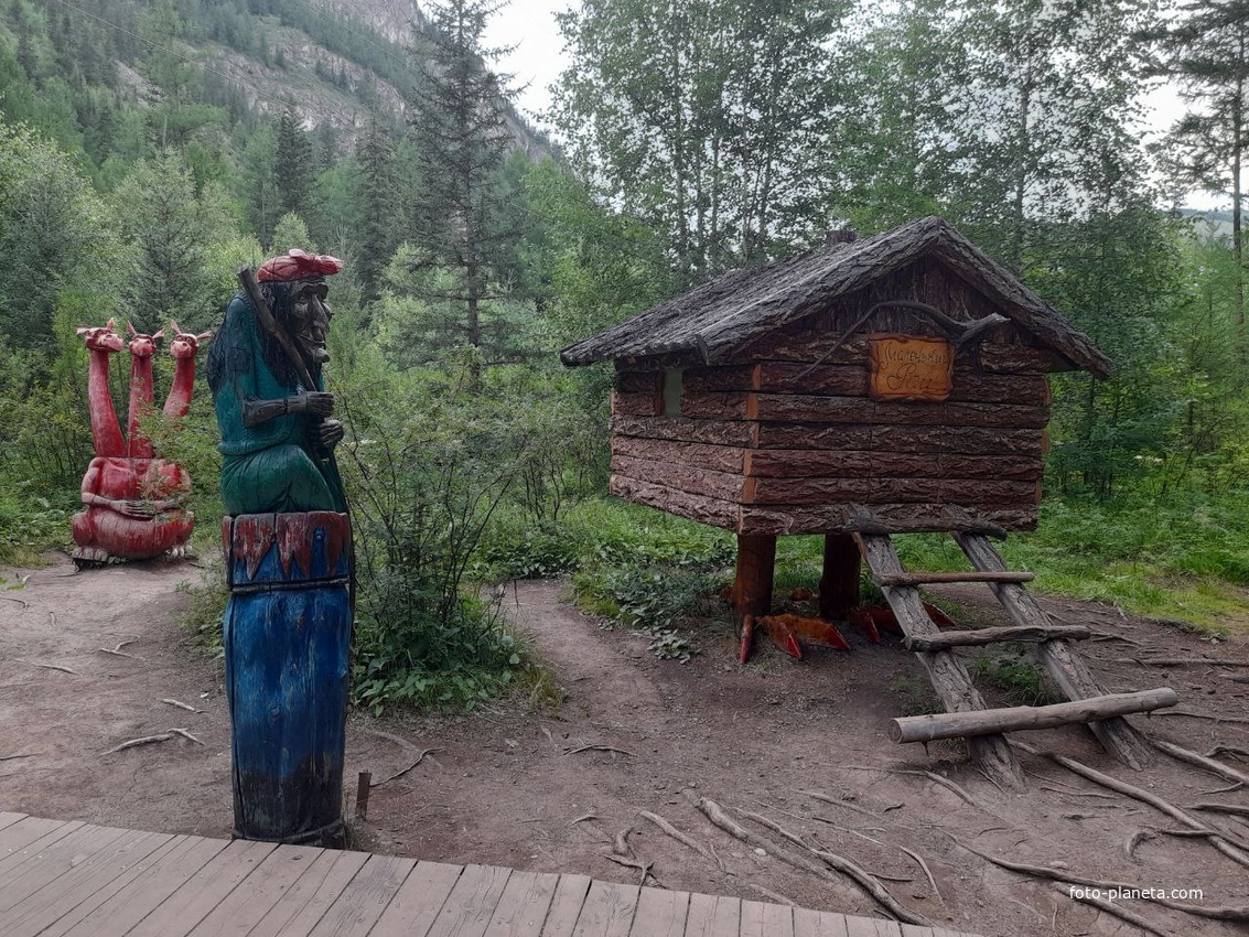 Скульптура &quot;Баба Яга&quot;