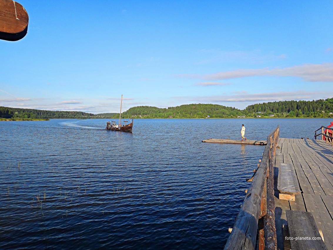 На территории исторического парка &quot;Бастион&quot;.  &quot;ЛАДЕЙНАЯ ИСТОРИЯ&quot;. Флот парка «Бастiонъ». Ладья «Бьёрн» подплывает к причалу.