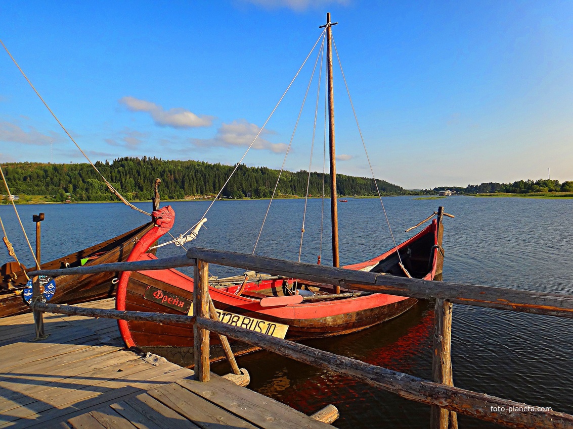 На территории исторического парка &quot;Бастион&quot;.  &quot;ЛАДЕЙНАЯ ИСТОРИЯ&quot;. Флот парка «Бастiонъ». Ладьи «Бьёрн» и &quot;Фрейя&quot; у причала.