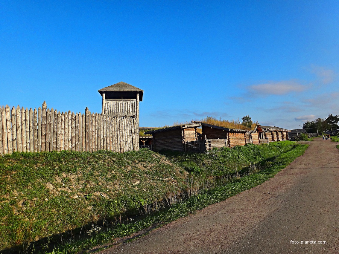 На территории исторического парка &quot;Бастион&quot;. Дозорная башня и стены крепости
