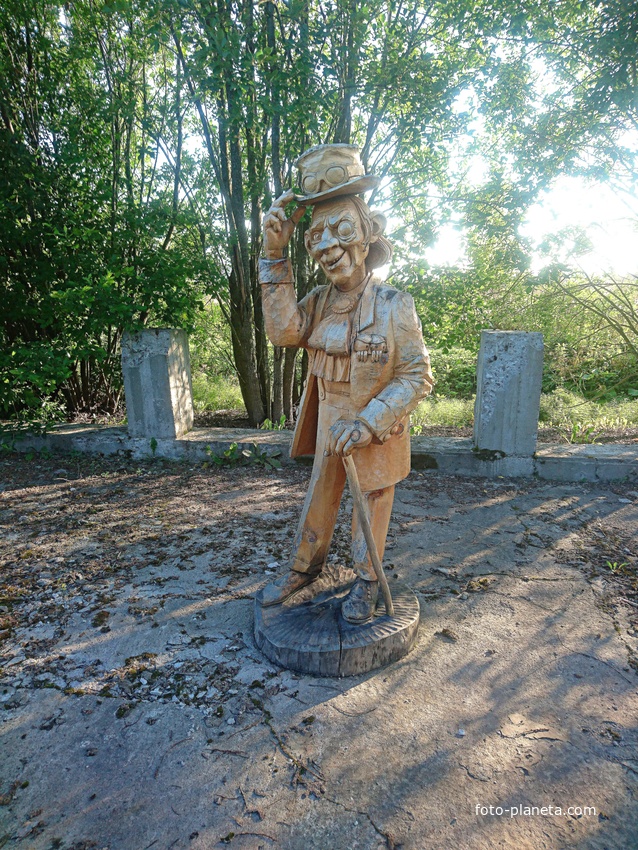 На территории исторического парка &quot;Бастион&quot;. Выставка деревянных скульптур &quot;Тайная жизнь насекомых&quot;. Вежливый Вениамин