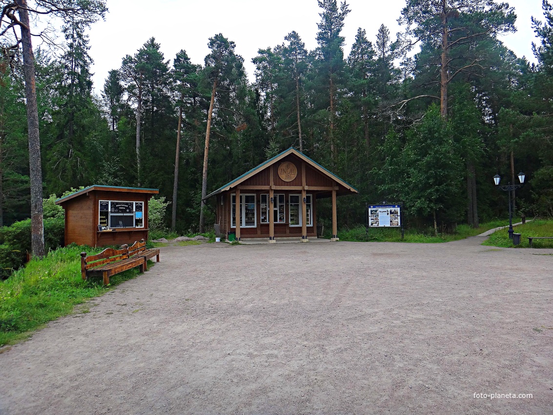 Ларёк и магазин у Валаамской фермы