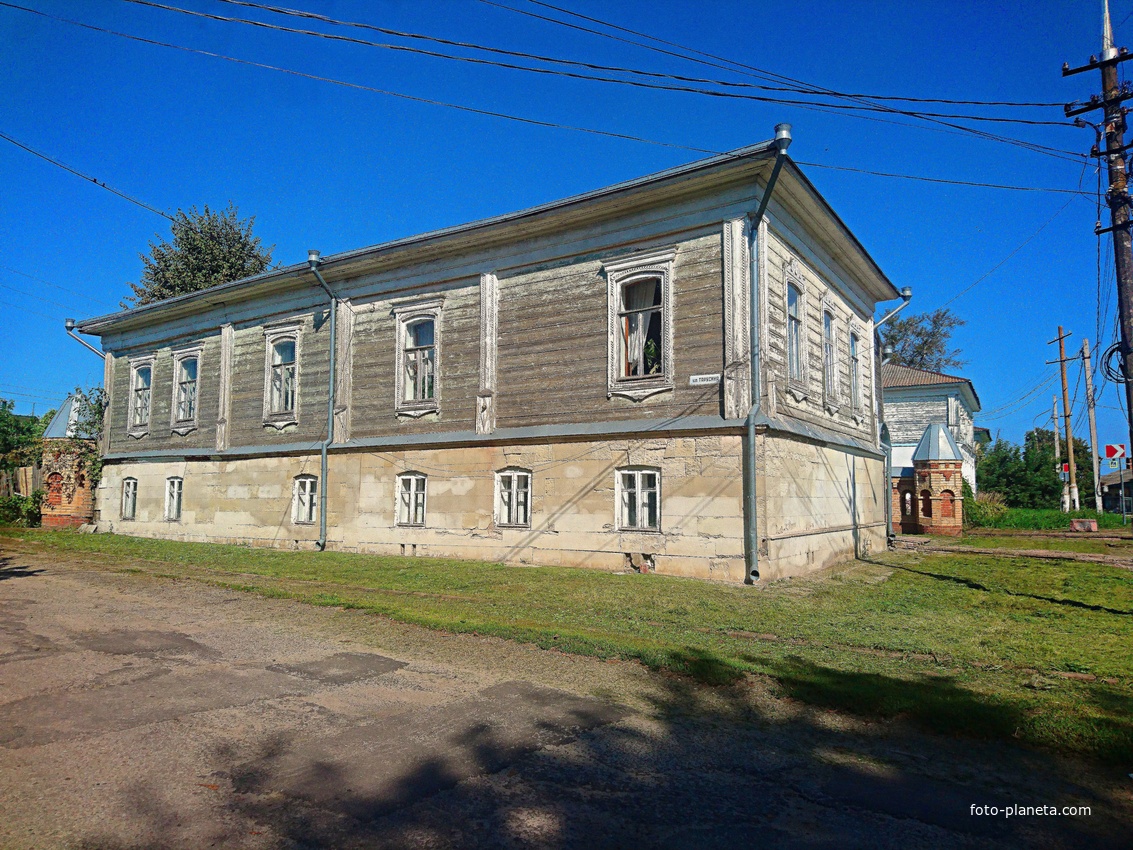 Дединовский музей на углу улиц Тарусина и Шашина