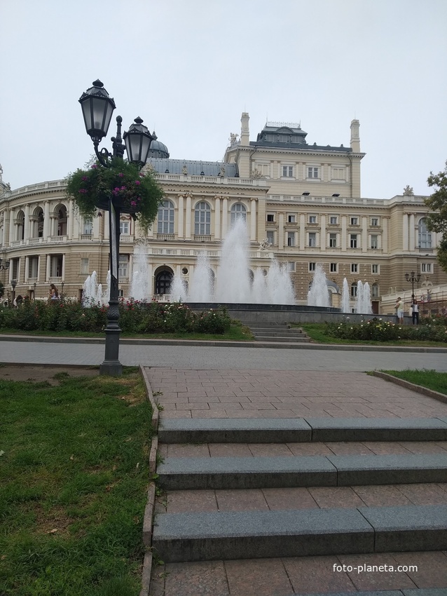 Одесса.Фонтан.Оперный театр.