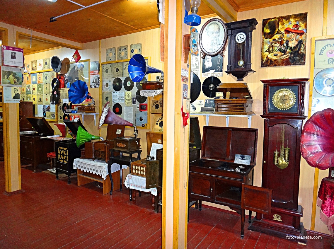 Музей граммофонов и грампластинок в туристическом комплексе «Ботик» у Плещеева озера.