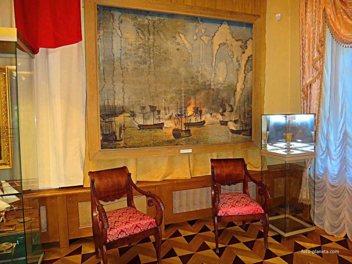 Музей-усадьба &quot;Ботик Петра 1&quot;. Белый дворец. Экспозиция &quot;В начале славных дел&quot;. Парадный зал о заслугах людей в создании музея и сохранения исторического наследия.